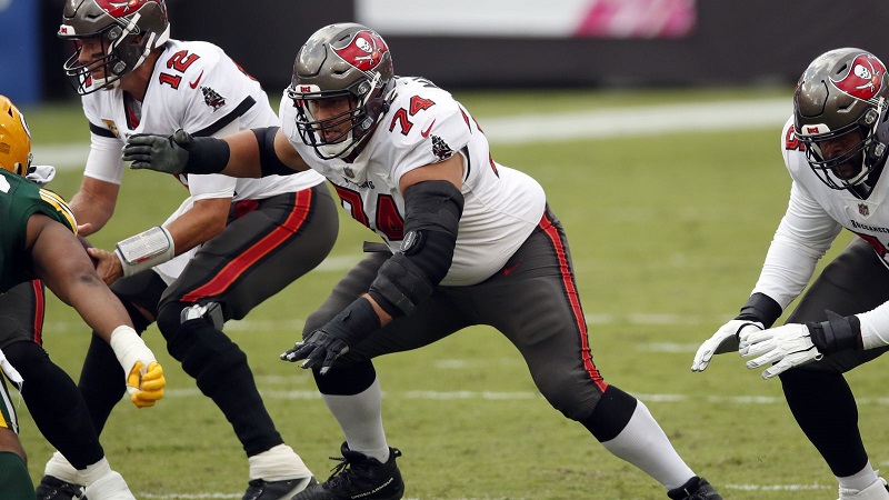 La actitud de investigación seria de Ali Marpet está destinada a ser efímera en la NFL